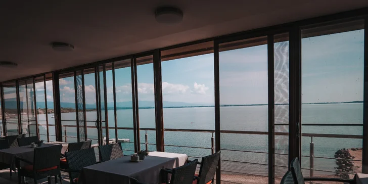 Oslnivý 4* hotel na brehu slovenského mora: fúra zážitkov, strava aj neobmedzený wellness