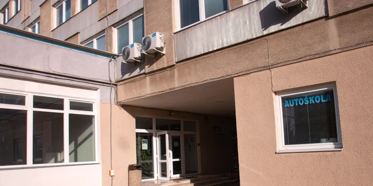 Masáže podľa výberu: Klasická, bankovanie, relaxačná, tehotenská, detská aromaterapeutická, lávovými kameňmi a iné