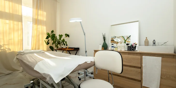 Lash lift s regeneračnou kúrou alebo laminácia obočia