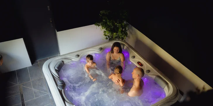 Nezabudnuteľný pobyt vo vínnej dedinke v korunách stromov na Zemplíne: raňajkový košík aj privátne wellness