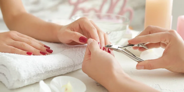 Mamasheva nails: Manikúra s gél lakom, nové gélové nechty alebo doplnenie gélových nechtov