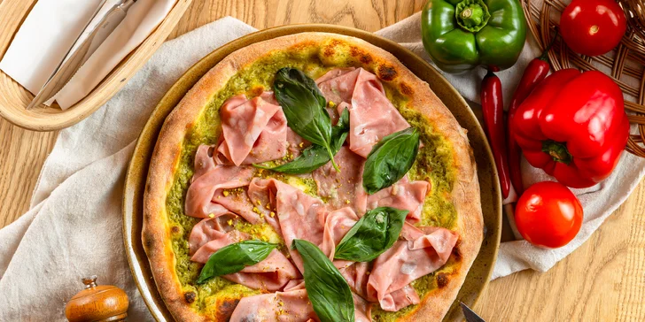 Duetto Aupark: Pizza Mortadella s talianskou šunkou, bazalkou a pistáciami
