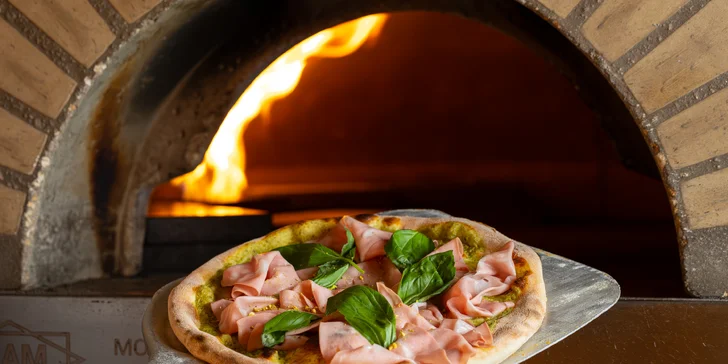 Duetto Aupark: Pizza Mortadella s talianskou šunkou, bazalkou a pistáciami