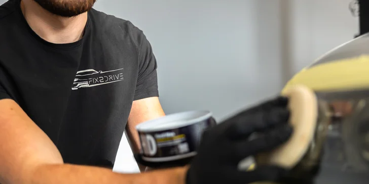 Viacstupňové leštenie svetlometov pre lepšiu bezpečnosť na cestách