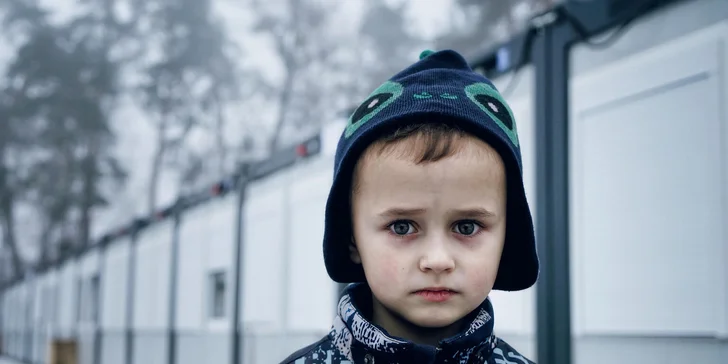 Balíčky plné tepla pre detičky žijúce v krajinách postihnutých humanitárnou krízou