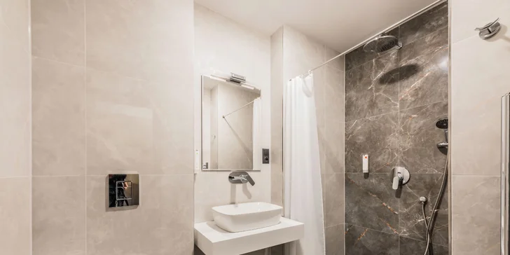 Oslnivý 4* hotel na brehu slovenského mora: fúra zážitkov, strava aj neobmedzený wellness