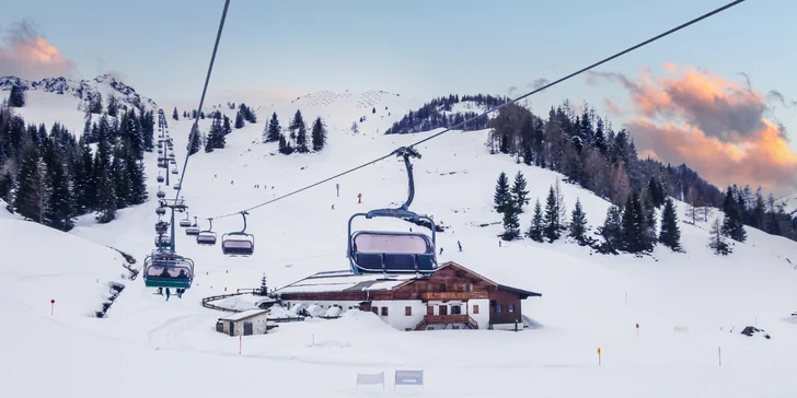 Nádherná zimná dovolenka v Rakúskych Alpách: raňajky, wellness a lyžovanie