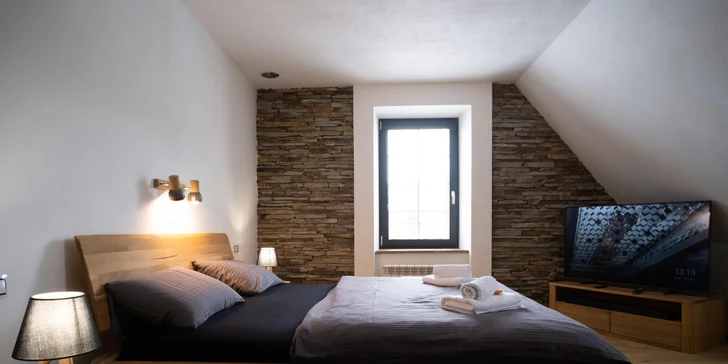 Pobyt v zrekonštruovanom mlyne s vodným kolesom nabíjacou stanicou pre elektromobily a novými izbami