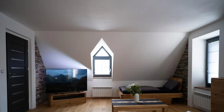 Pobyt v zrekonštruovanom mlyne s vodným kolesom nabíjacou stanicou pre elektromobily a novými izbami