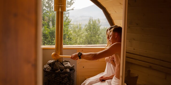 Kúsok raja v objatí oravskej prírody: unikátna kabína s panoramatickou saunou a vonkajšou krytou sprchou