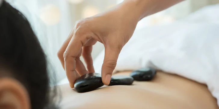 Masáže Magmas: Masáž lávovými kameňmi, maderoterapia, v ponuke aj permanentka