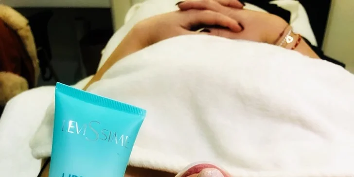 Kozmetické ošetrenia: Hĺbkové čistenie pleti, úprava obočia, chemický peeling, laminácia obočia alebo lash lift