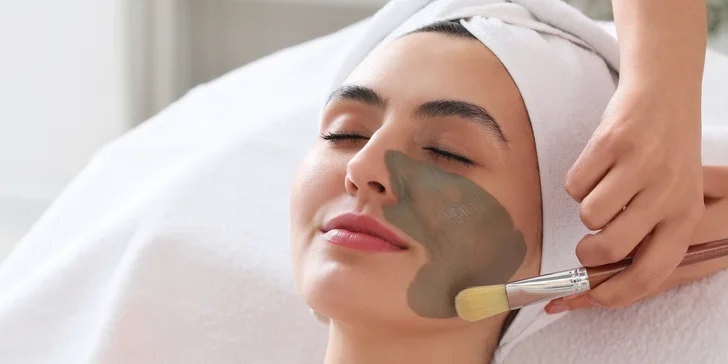 Kozmetické ošetrenia: Hĺbkové čistenie pleti, úprava obočia, chemický peeling, laminácia obočia alebo lash lift
