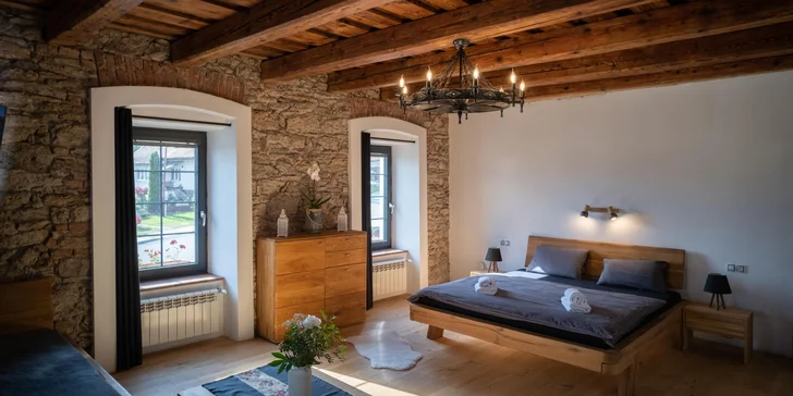 Pobyt v zrekonštruovanom mlyne s vodným kolesom nabíjacou stanicou pre elektromobily a novými izbami