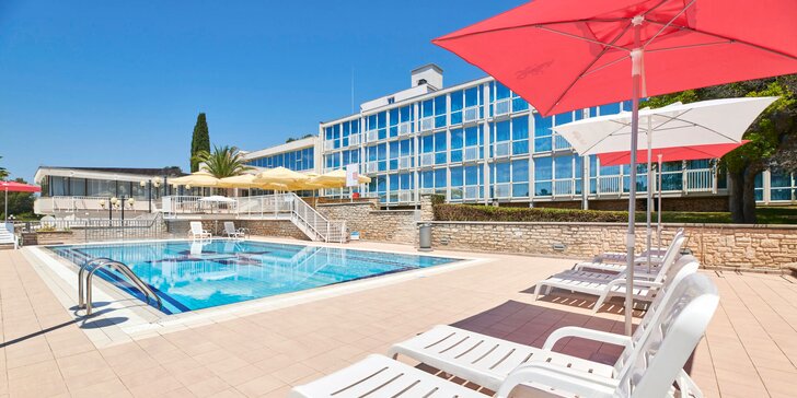 Chorvátska Istria: 3* hotel v Poreči s all inclusive, 50 metrov na pláž, bazén aj šport, first minute zľavy
