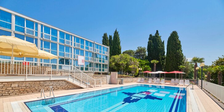 Chorvátska Istria: 3* hotel v Poreči s all inclusive, 50 metrov na pláž, bazén aj šport, first minute zľavy
