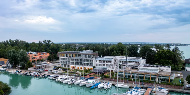 Relax pre celú rodinu vo Wellness Hoteli Yacht**** na brehu Balatona