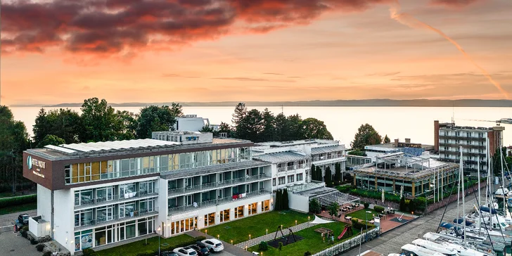 Relax pre celú rodinu vo Wellness Hoteli Yacht**** na brehu Balatona