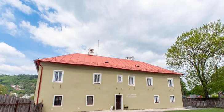 Šik apartmány v historicky hodnotnej budove blízko centra vychýrenej Banskej Štiavnice: parkovanie vo dvore zdarma