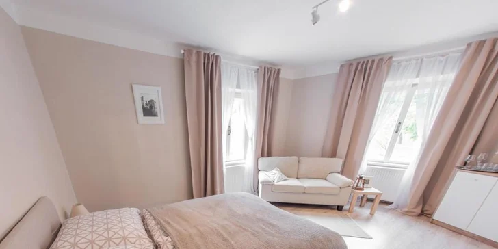 Šik apartmány v historicky hodnotnej budove blízko centra vychýrenej Banskej Štiavnice: parkovanie vo dvore zdarma