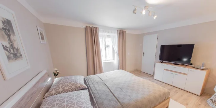 Šik apartmány v historicky hodnotnej budove blízko centra vychýrenej Banskej Štiavnice: parkovanie vo dvore zdarma