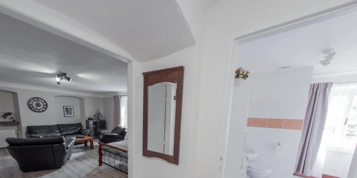 Šik apartmány v historicky hodnotnej budove blízko centra vychýrenej Banskej Štiavnice: parkovanie vo dvore zdarma