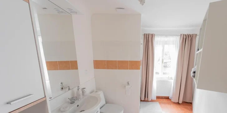Šik apartmány v historicky hodnotnej budove blízko centra vychýrenej Banskej Štiavnice: parkovanie vo dvore zdarma