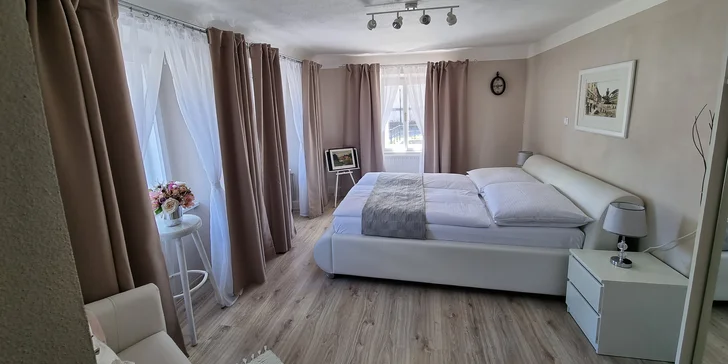 Šik apartmány v historicky hodnotnej budove blízko centra vychýrenej Banskej Štiavnice: parkovanie vo dvore zdarma