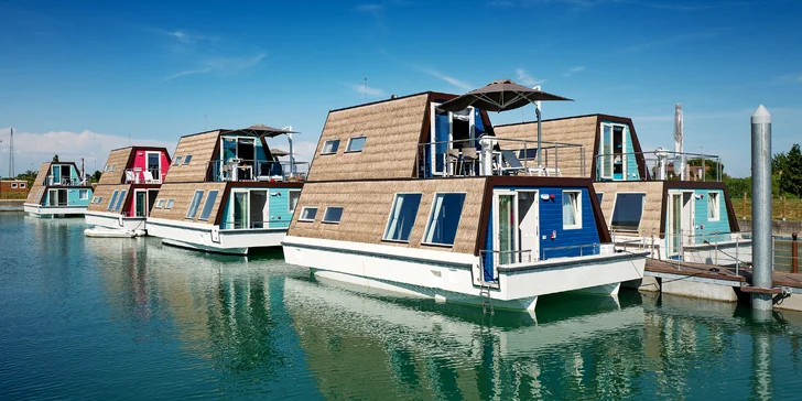 Bungalov alebo hausbót v Lignane aj s jedlom, vodným parkom, súkromnou plážou a turistickou kartou