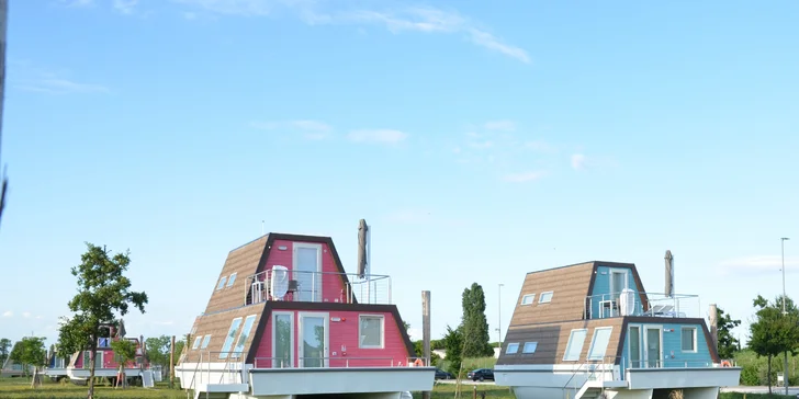 Bungalov alebo hausbót v Lignane aj s jedlom, vodným parkom, súkromnou plážou a turistickou kartou