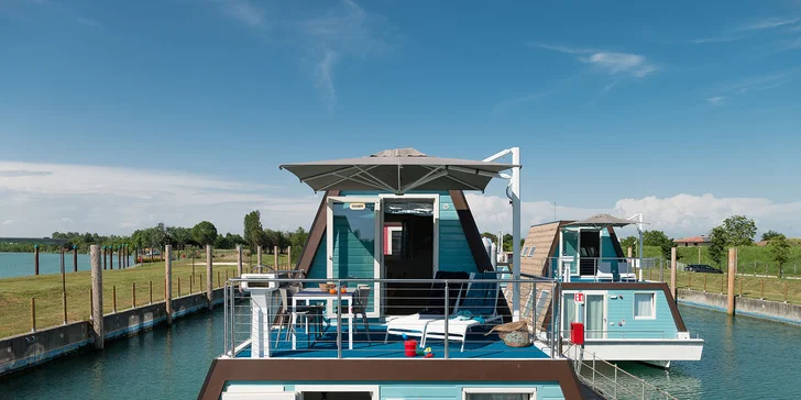 Bungalov alebo hausbót v Lignane aj s jedlom, vodným parkom, súkromnou plážou a turistickou kartou