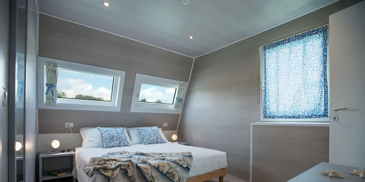 Bungalov alebo hausbót v Lignane aj s jedlom, vodným parkom, súkromnou plážou a turistickou kartou