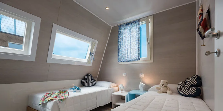 Bungalov alebo hausbót v Lignane aj s jedlom, vodným parkom, súkromnou plážou a turistickou kartou