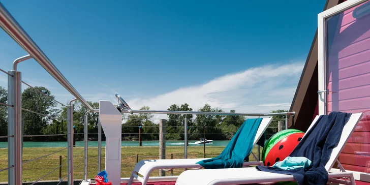 Bungalov alebo hausbót v Lignane aj s jedlom, vodným parkom, súkromnou plážou a turistickou kartou