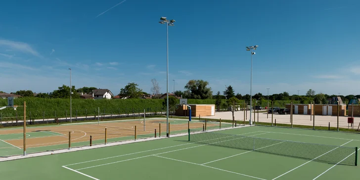 Bungalov alebo hausbót v Lignane aj s jedlom, vodným parkom, súkromnou plážou a turistickou kartou