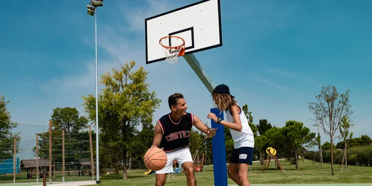 Bungalov alebo hausbót v Lignane aj s jedlom, vodným parkom, súkromnou plážou a turistickou kartou