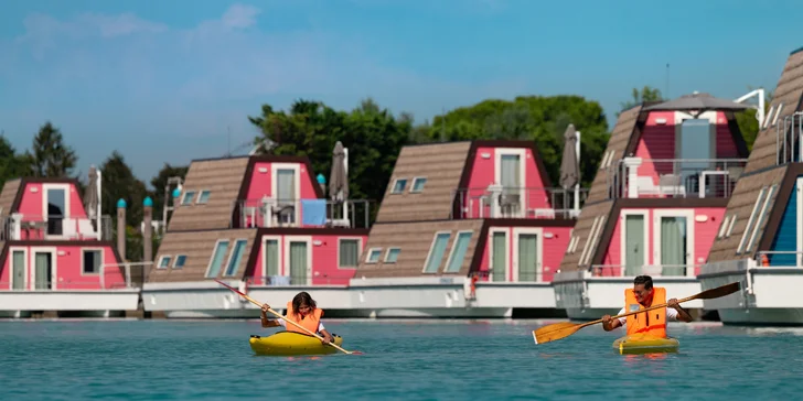 Bungalov alebo hausbót v Lignane aj s jedlom, vodným parkom, súkromnou plážou a turistickou kartou