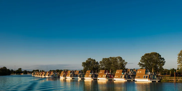 Bungalov alebo hausbót v Lignane aj s jedlom, vodným parkom, súkromnou plážou a turistickou kartou