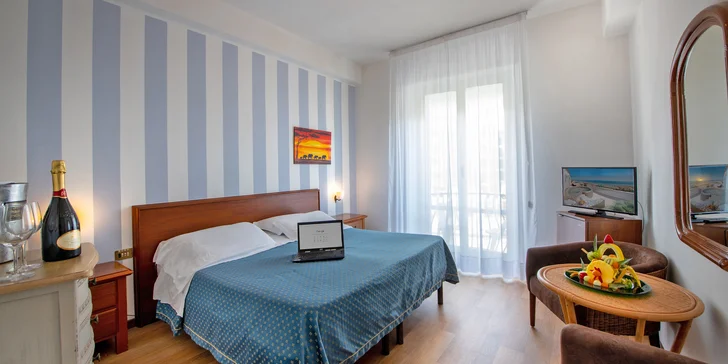 Dovolenka na Jadrane: hotel priamo pri pláži, plná penzia aj wellness s vírivkou, saunou a vyhrievanými bazénmi