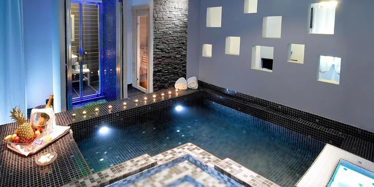 Dovolenka na Jadrane: hotel priamo pri pláži, plná penzia aj wellness s vírivkou, saunou a vyhrievanými bazénmi