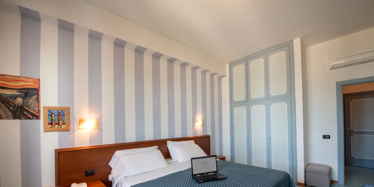 Dovolenka na Jadrane: hotel priamo pri pláži, plná penzia aj wellness s vírivkou, saunou a vyhrievanými bazénmi