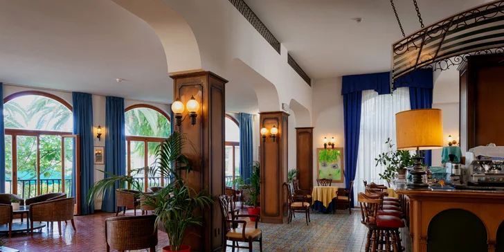 Dovolenka na Jadrane: hotel priamo pri pláži, plná penzia aj wellness s vírivkou, saunou a vyhrievanými bazénmi