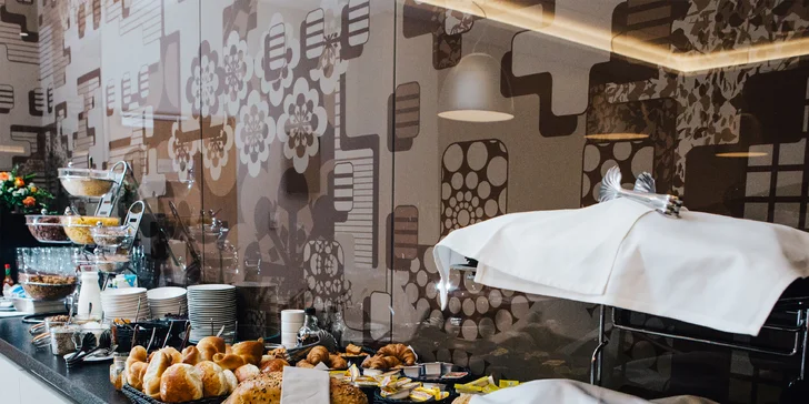Moderný hotel v centre Katovíc: bufetové raňajky a prechádzky mestom