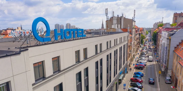 Moderný hotel v centre Katovíc: bufetové raňajky a prechádzky mestom