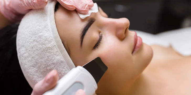Úprava obočia, hĺbkové čistenie, revitalizačné ošetrenie alebo omladzujúci termolifting pleti