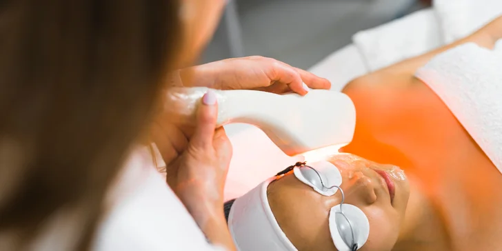 Úprava obočia, hĺbkové čistenie, revitalizačné ošetrenie alebo omladzujúci termolifting pleti