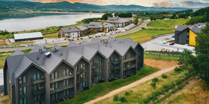 Pobyt v poľských Krkonošiach: nové apartmány pri jazere Sosnówka, raňajky či polpenzia