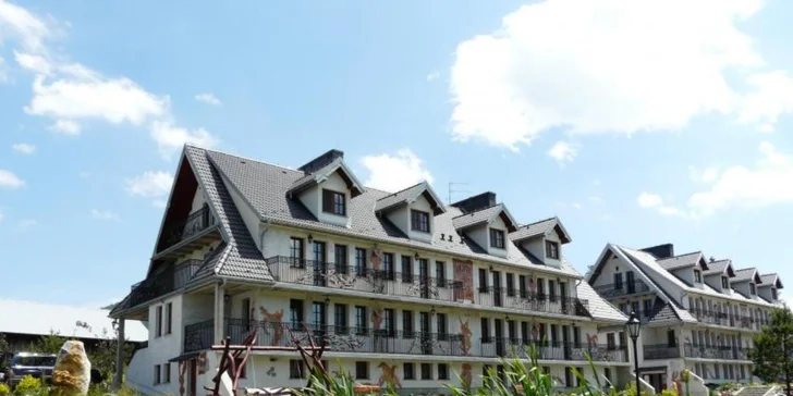 Horský hotel v Nízkych Beskydách: vstup do soľnej jaskyne, v ponuke polpenzia aj jazda na koni