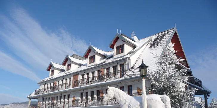 Horský hotel v Nízkych Beskydoch: vstup do soľnej jaskyne, v ponuke polpenzia aj jazda na koni
