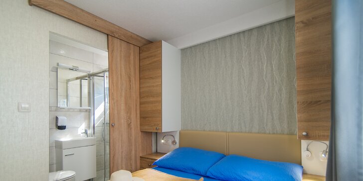 Plážový rezort v chorvátskej Pule: moderný mobilný domček s terasou až pre 6 osôb